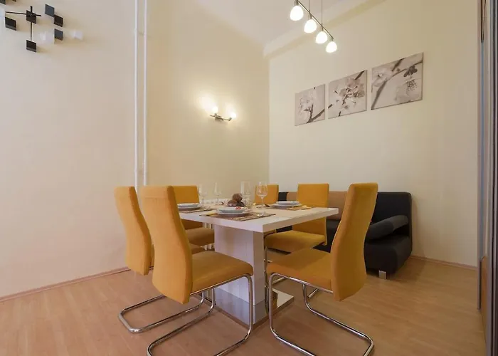 Apartment Cozy In Center Epicenter! *
