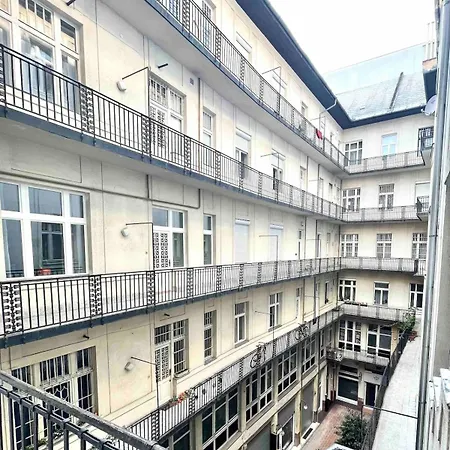 Cozy In Center Epicenter! Βουδαπέστη