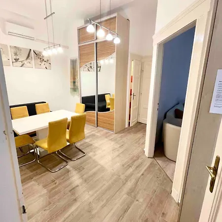 Διαμέρισμα Cozy In Center Epicenter!
