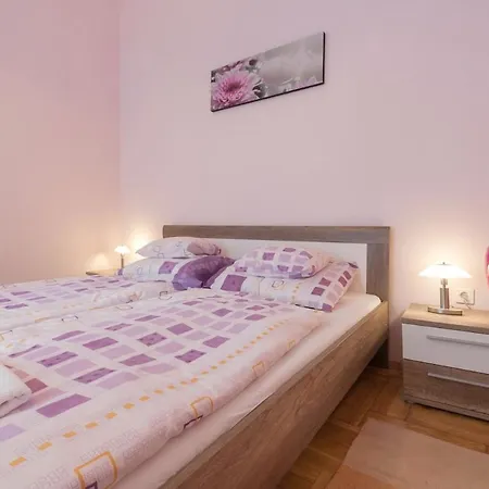 Cozy In Center Epicenter! Διαμέρισμα *
