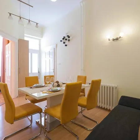 Cozy In Center Epicenter! Διαμέρισμα