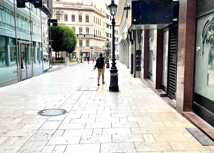 Cozy In Center Epicenter! Appartamento Budapest