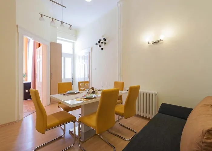 Cozy In Center Epicenter! Appartamento